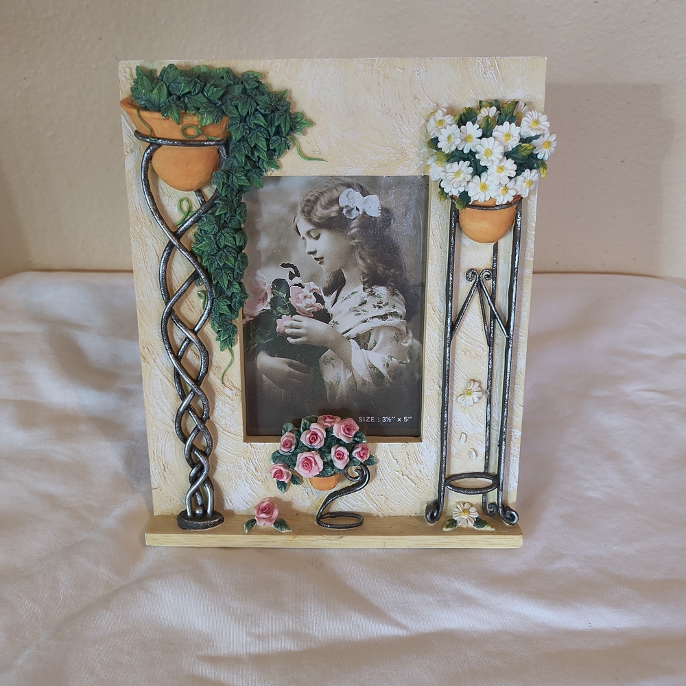 3D Floral Decorative Ceramic Photo Frame